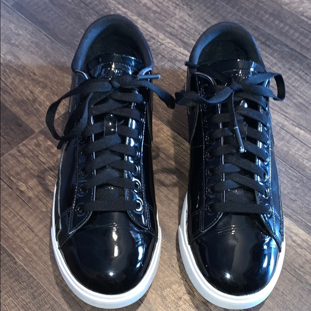 Black Nike SB Sneakers